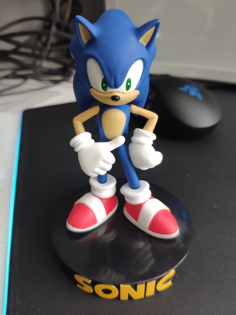 Sonic 06 pre order statue arm moved downwards