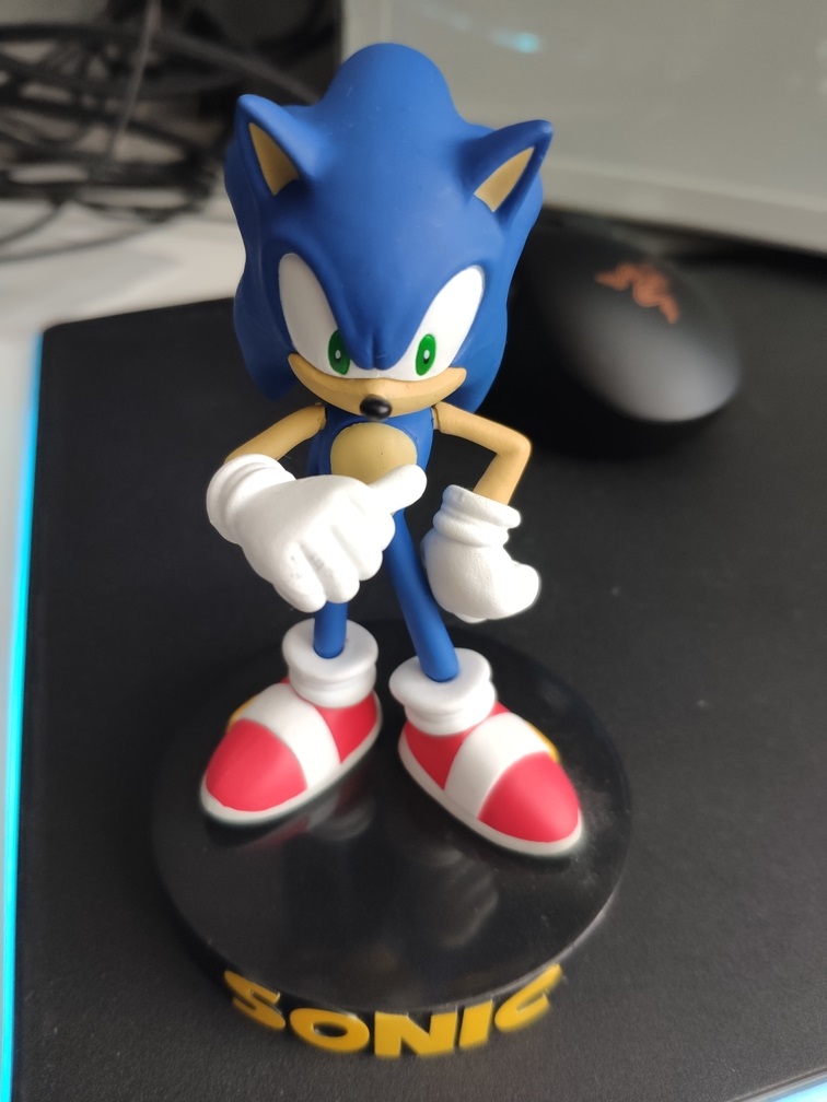 Sonic 06 pre order statue arm moved upwards